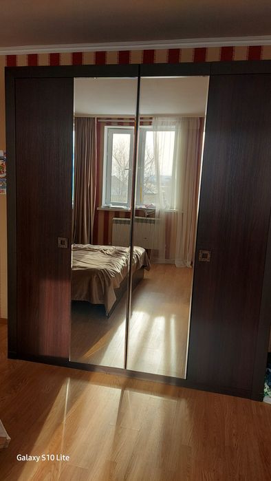 Шкаф плательный 4х дверный.