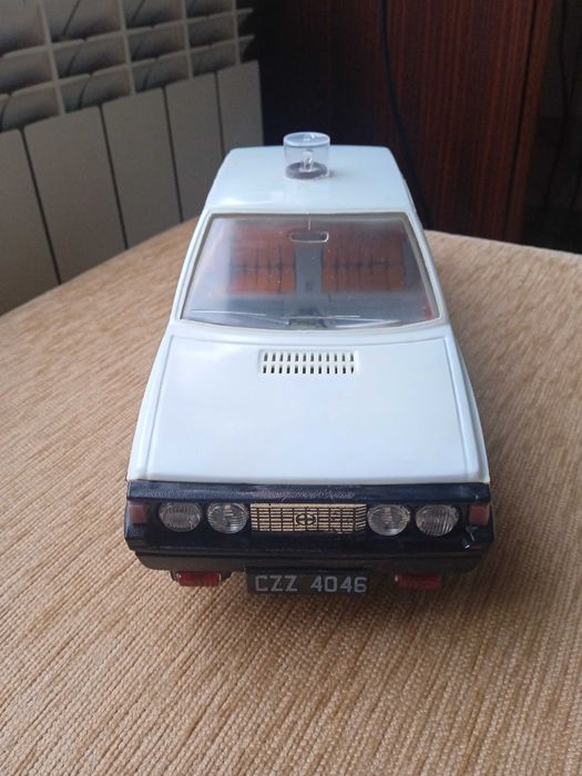 Стара детска кола Полонез