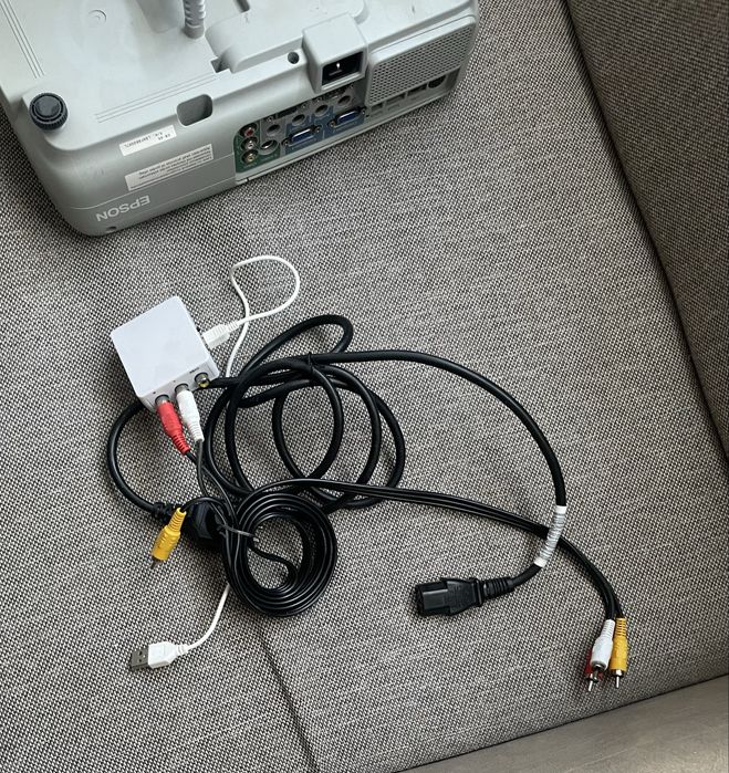 Продаю проектор EPSON EB-85