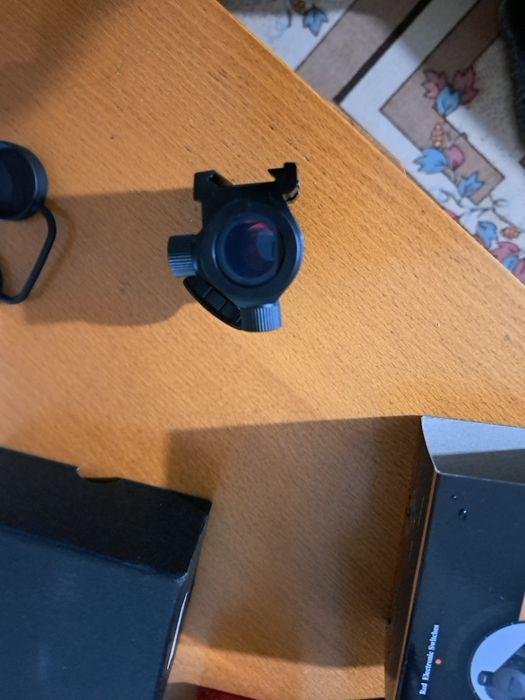 Бързомер с червена точка