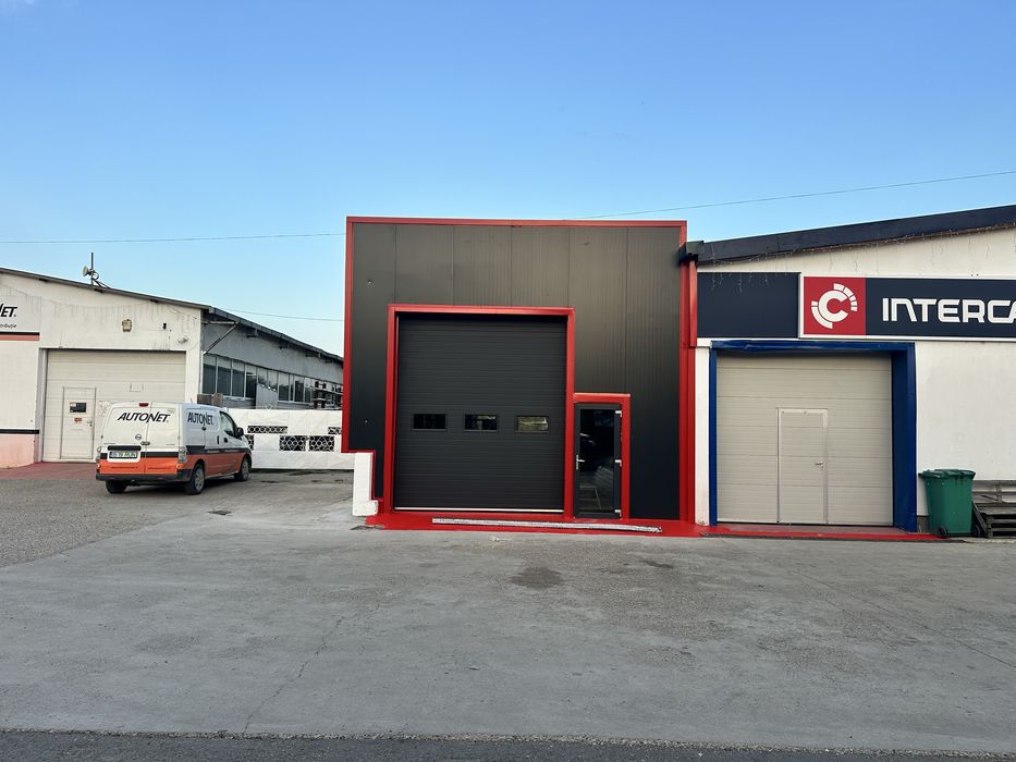 Hala 220 mp de închiriat plus curte