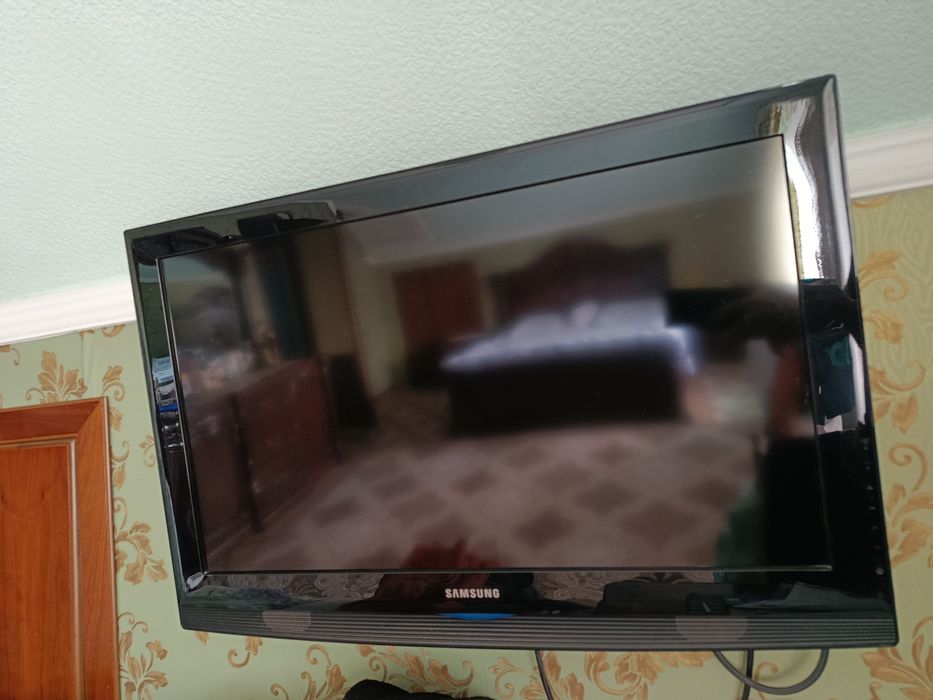 3 ta televizor sotiladi