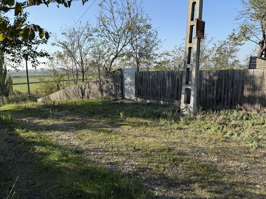 Vand casa cu garaj in Cernicari