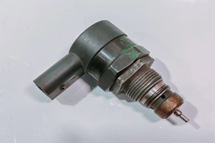 Regulator Presiune  057130764B Audi A8 a 2-a generatie (D3) seria