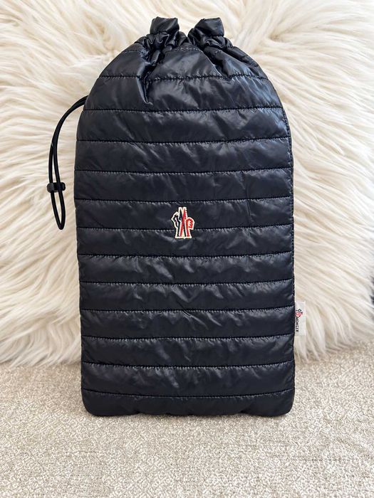 Săculeț / husă Moncler puffer negru, matlasat, logo brodat