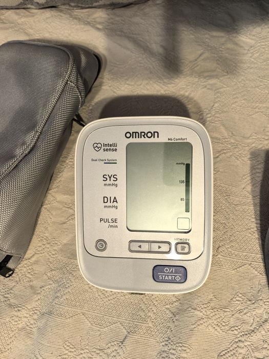 Tensiometru Omron M6 Confort, nou