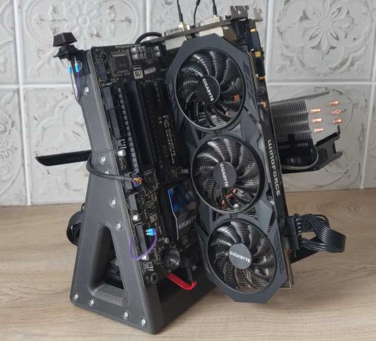 Carcasă PC Open Frame ATX / mATX – Design Minimalist