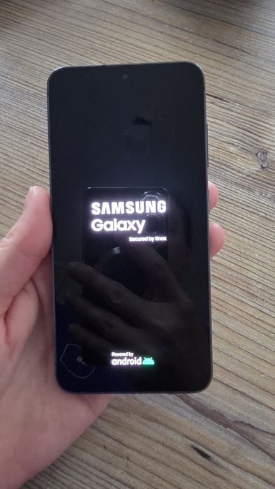 Telefon Samsung S23.