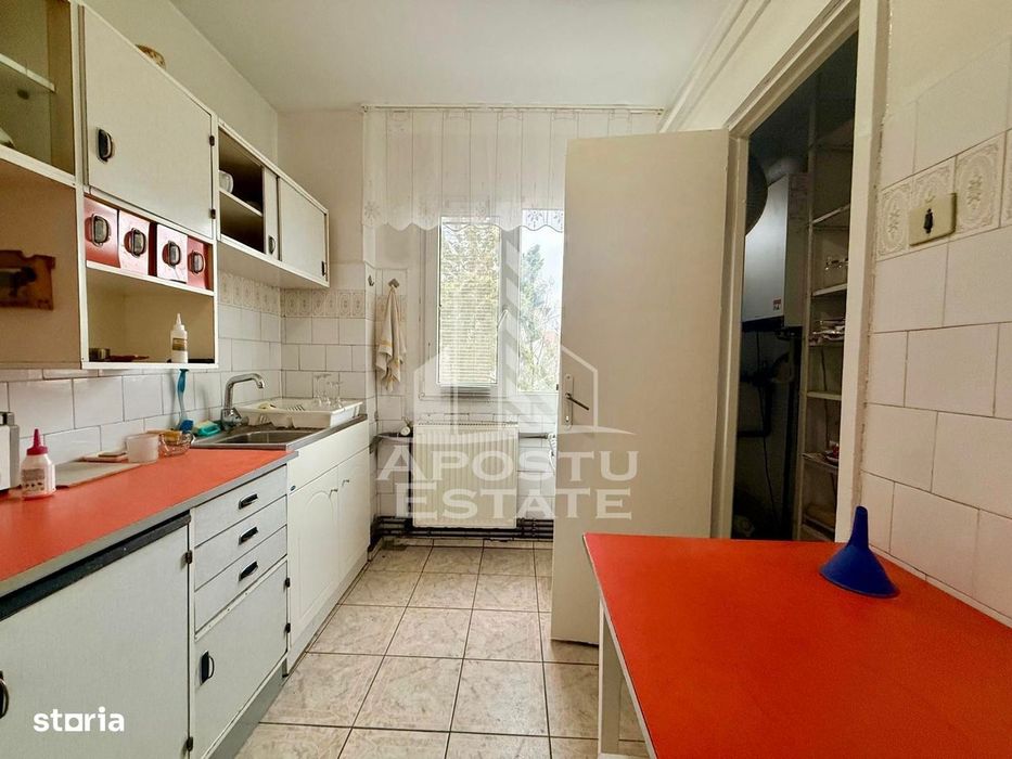 Apartament 4 camere, etaj intermediar, zona Circumvalatiunii,Timisoara