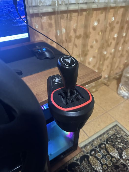 Волан Thrustmaster T300 Ferrari Alcantara Edition + TH8S Shifter