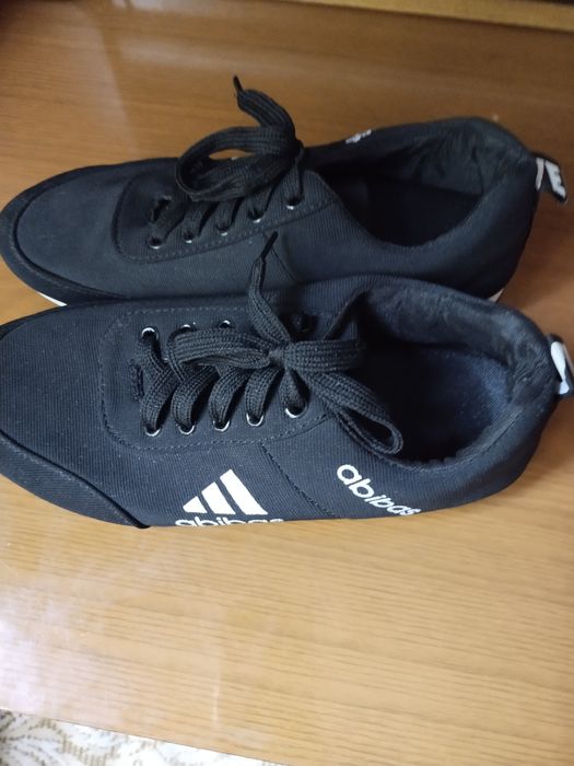 Продаем новые кроссовки