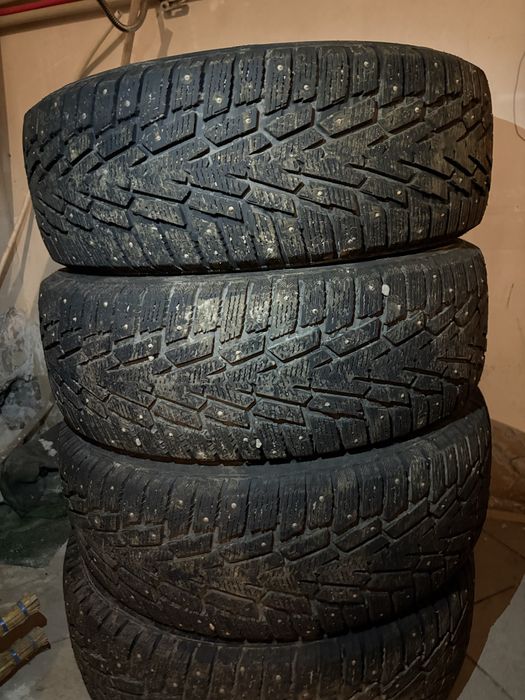 Зимние шины почти новые