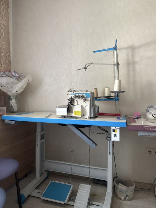 Продам оверлок Jack E3