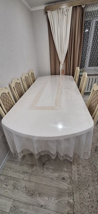 Продаю стол со стулями