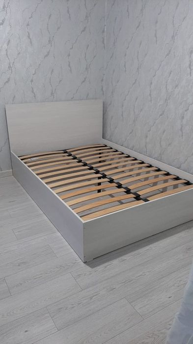 Продам кровать с матрасом