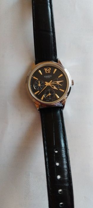 Продавам оригинален часовник Casio
