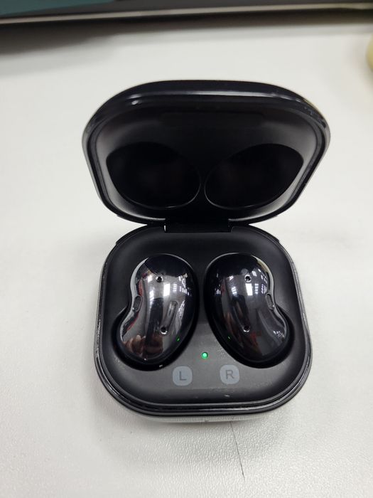 Срочно продам наушники: Samsung buds live