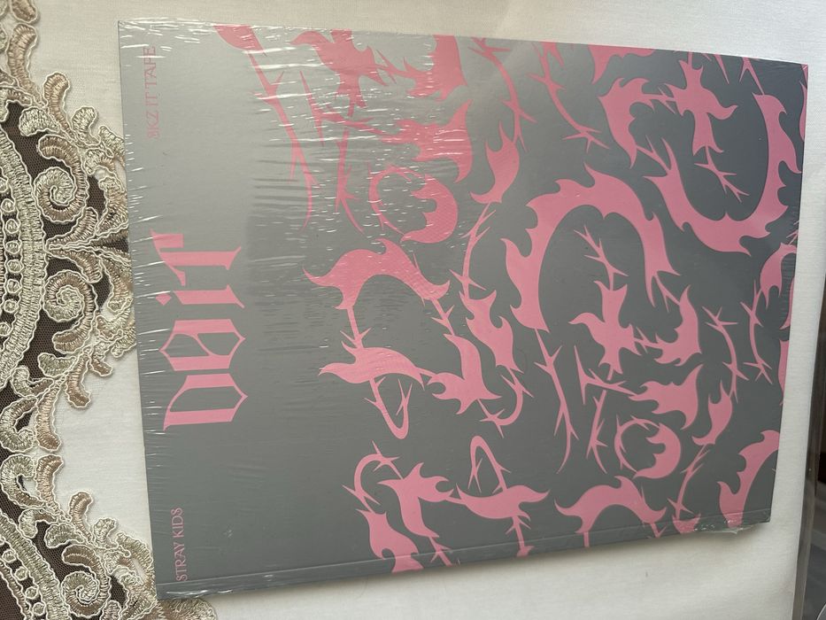 Продам альбом stray kids из Корей