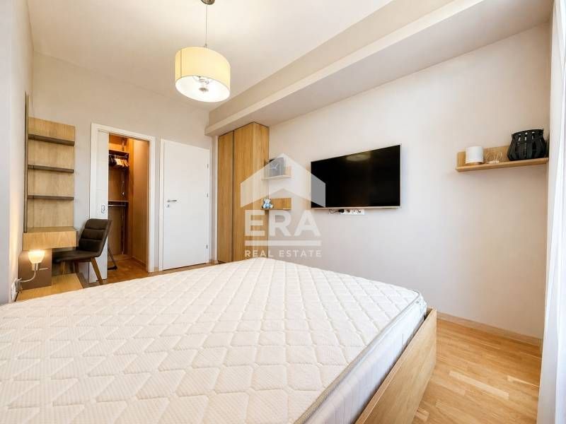 Дава се под наем Двустаен апартамент в София, Център - 67 кв.м за 1196.97 € - Снимка #9