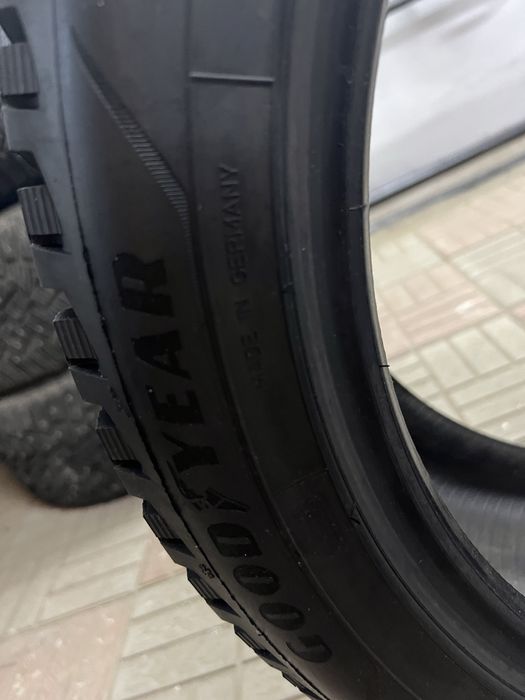 Goodyear Ultra Grip Artic 2