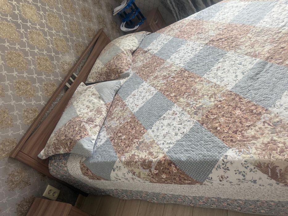 Кровать с матрасом