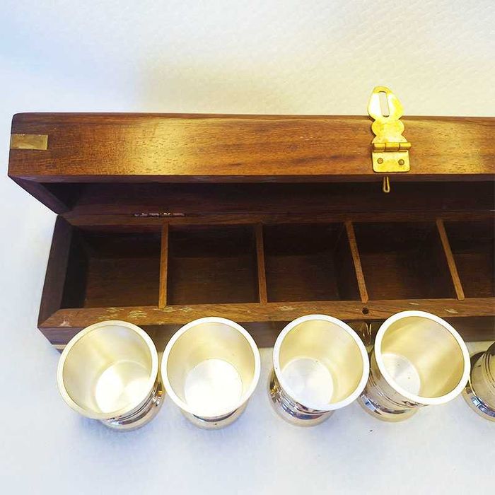 Чаши за шотове от бронз в дървена кутия