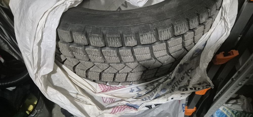 Продам зимние шины Maxxis 235×60×R16
