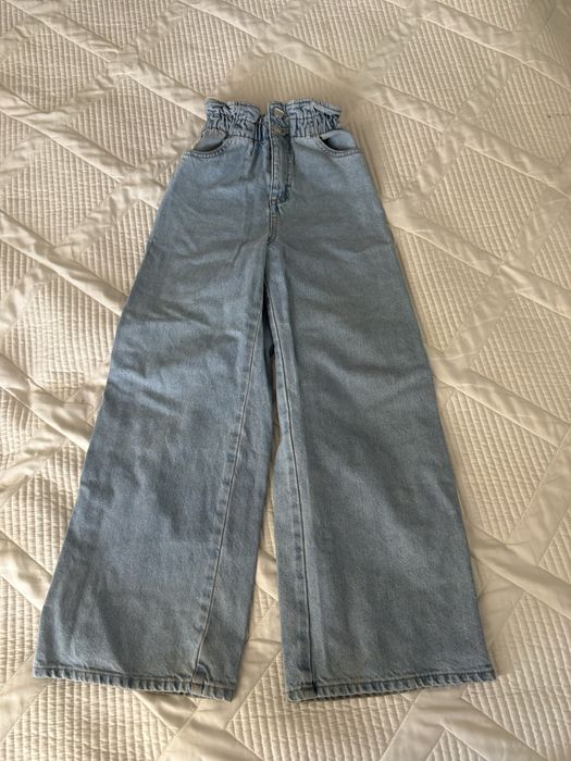 Продам джинсы на девочку 8-9 лет