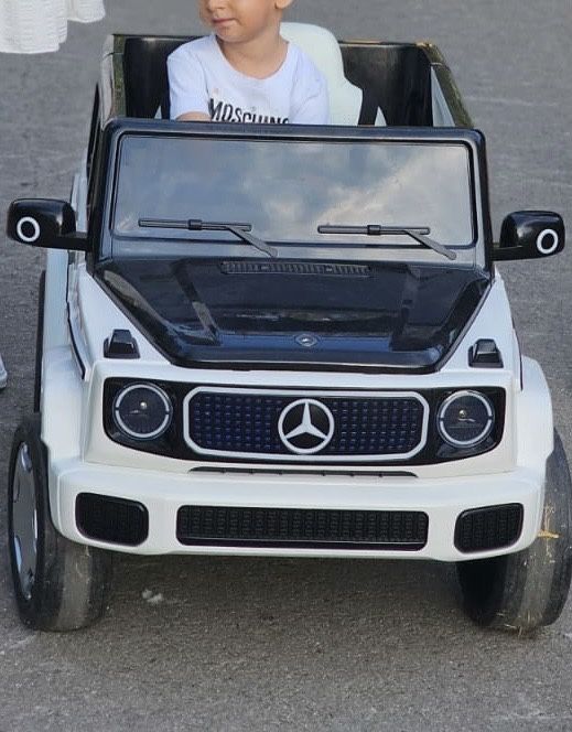Vând Masina Mercedes