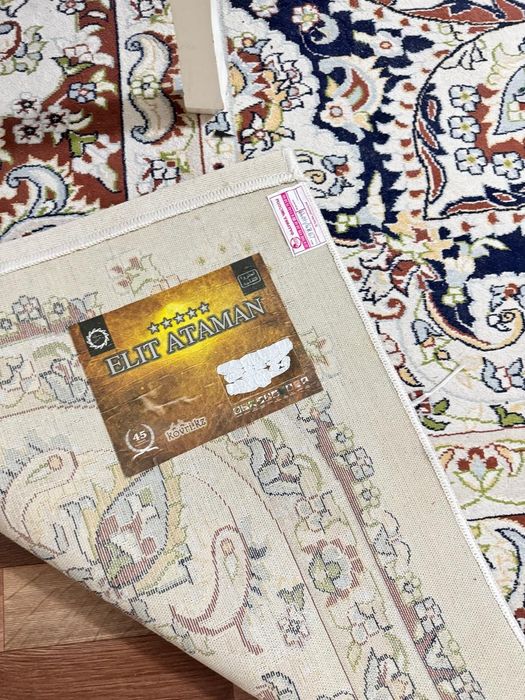 Продам ковёр 3м на 4.5м.