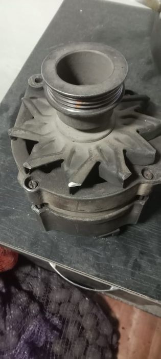 Продам генератор на Ауди 80б4 гольф Фольксваген