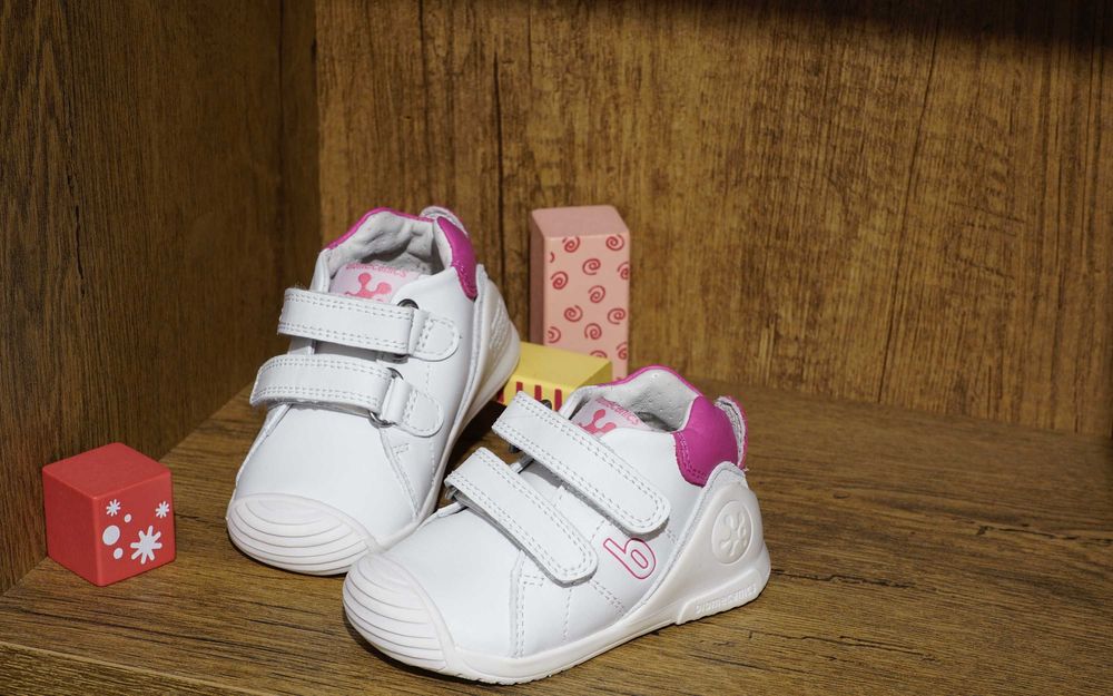 Pantofi / adidasi pentru fetite Biomecanics – marimea 19