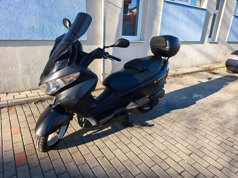Vând Suzuki Burgman 125 (UH 125) - An 2009 - Stare foarte bună de funcţionare