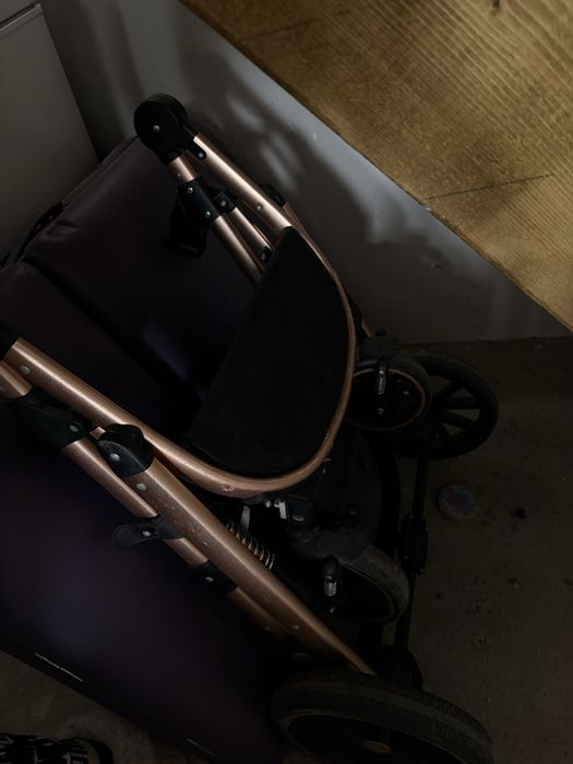 Vând cărucior tip lando/sport are și geantă, se poate observa în poză2