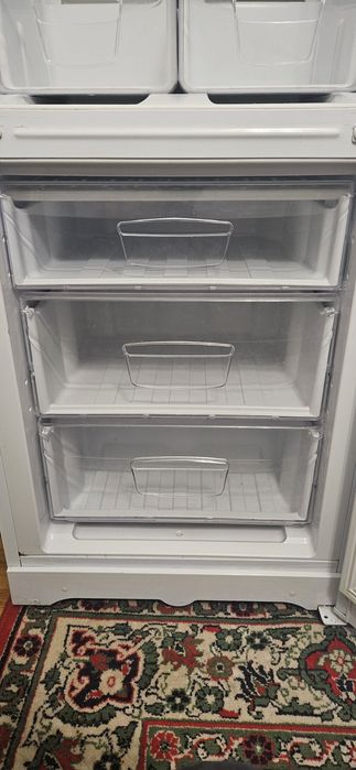 Холодильник Indesit. В рабочем состоянии.