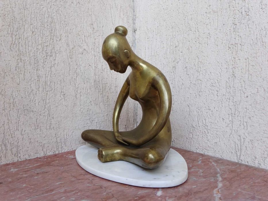 Statueta Yoga 'asiatica meditand' - Piesa simbolica Superba