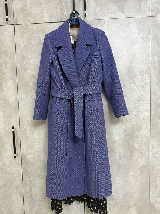Пальто синего цвета