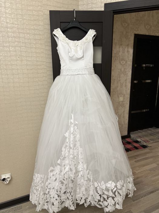 Продам срочно новые свадебное платье