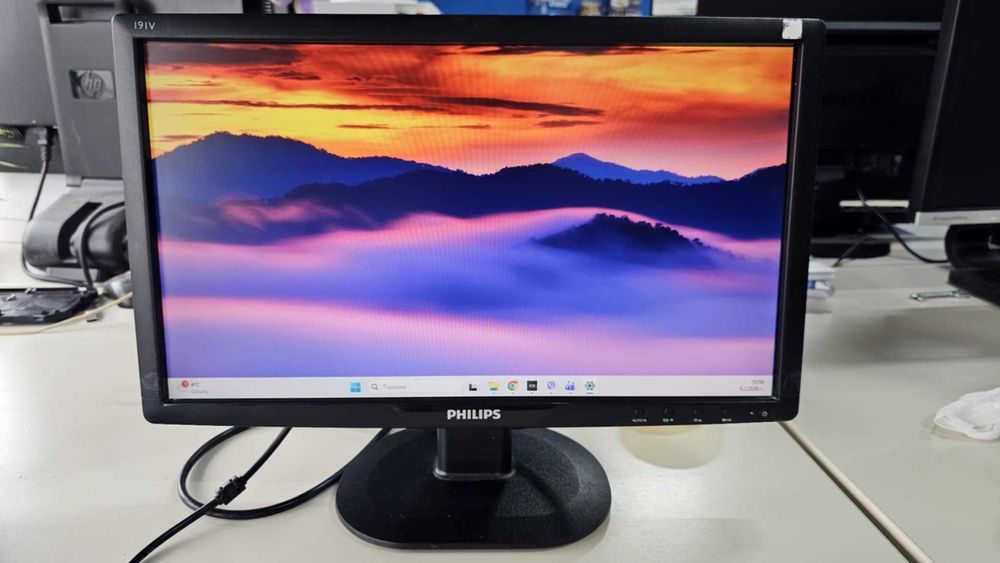 Монитор Philips, 18 инча