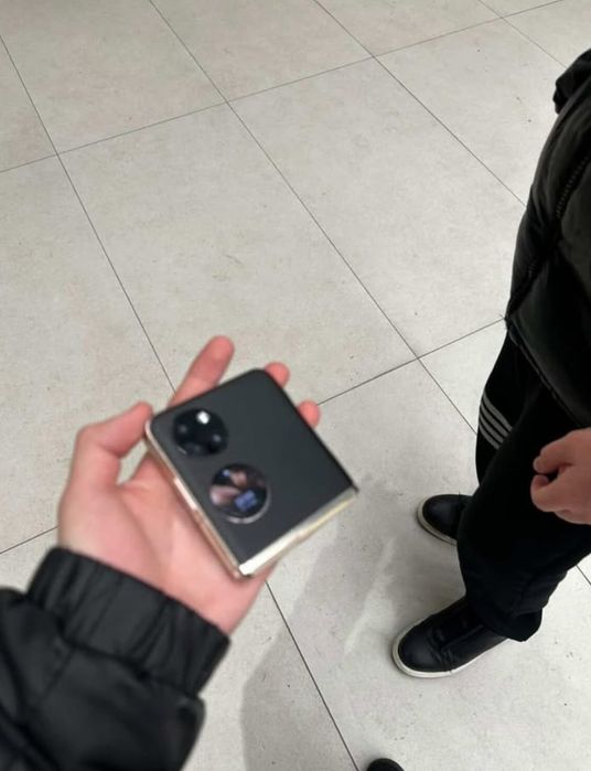 Продам телефон Huawei P50 pocket