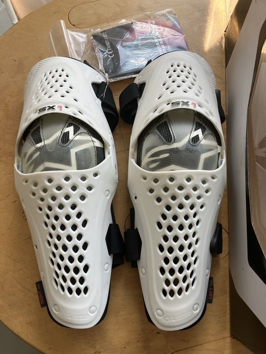 Чисто нови наколенки Alpinestars SX1  размер S/M