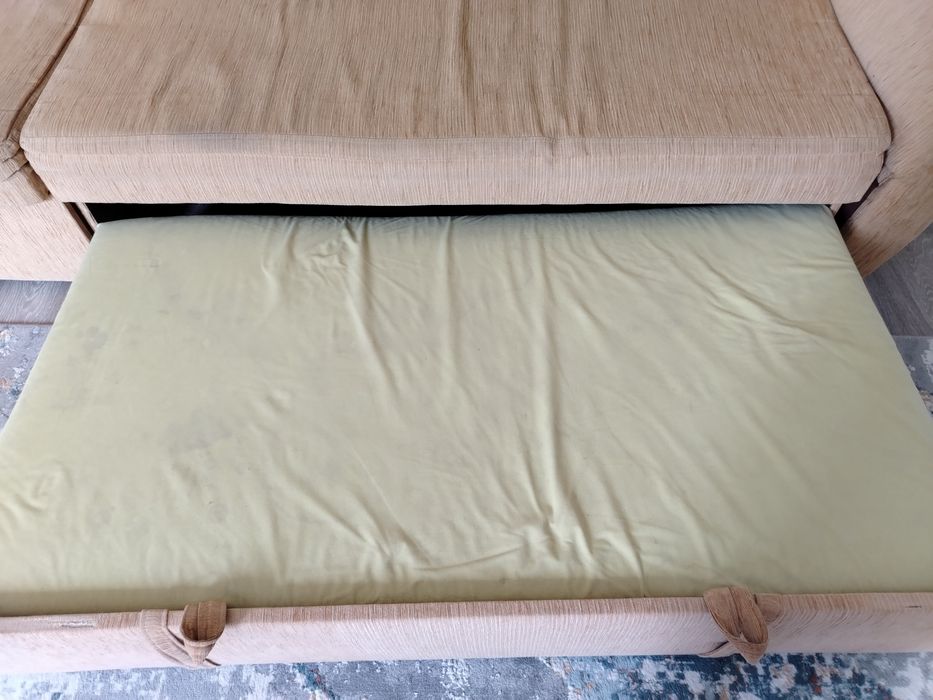 Продам кресло и диван б/у.