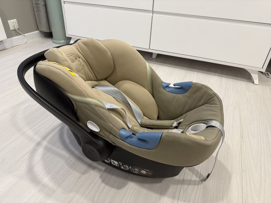 Детско столче  за кола Cybex aton m i size gold