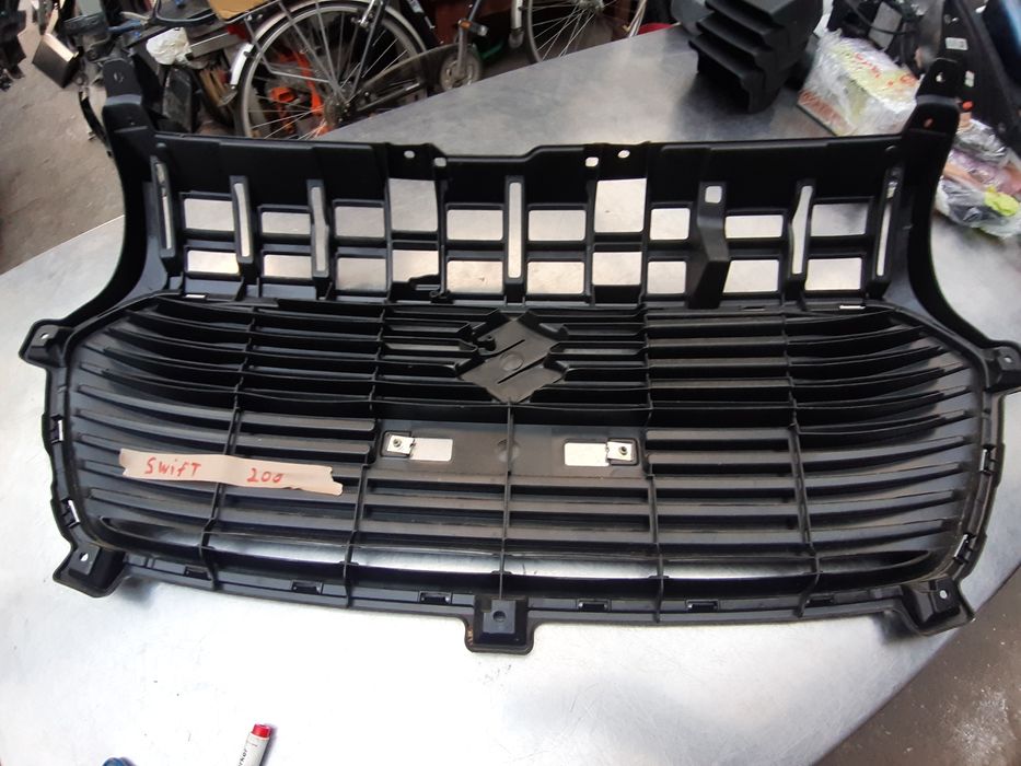 Решетка грил сузуки суифт Suzuki Swift 2019/25г