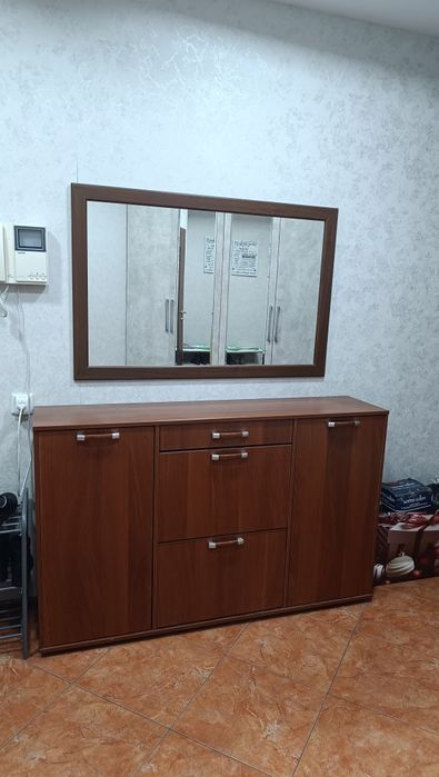 Комод-обувница с зеркалом