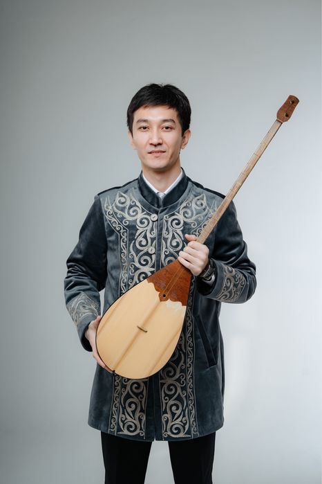 Домбыра баян музыкант