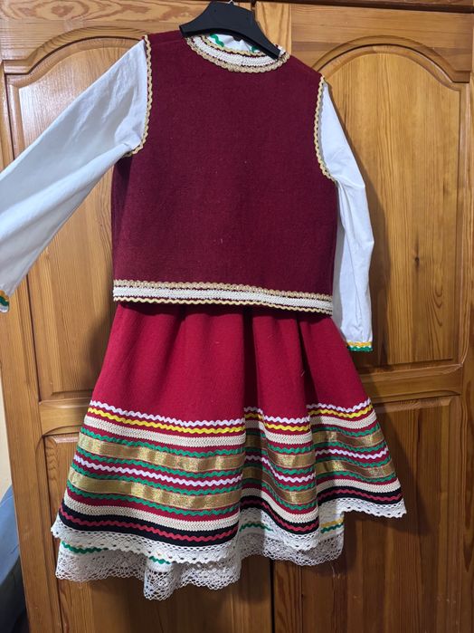 Нова ръчно шита българска,стилизирана народна носия (детска)
