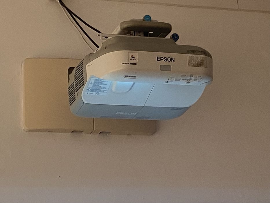 Проэктор EPSON EB-475W за 250000т