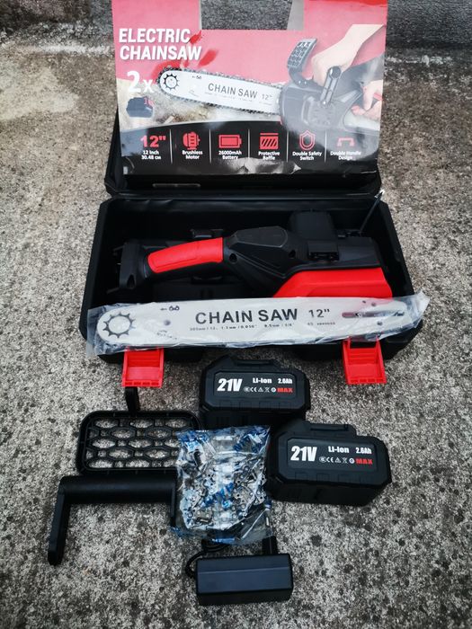 Електрическа резачка на дърва с 2 батерий