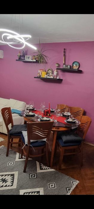 Трапезна/кухненска маса със стъклен плот